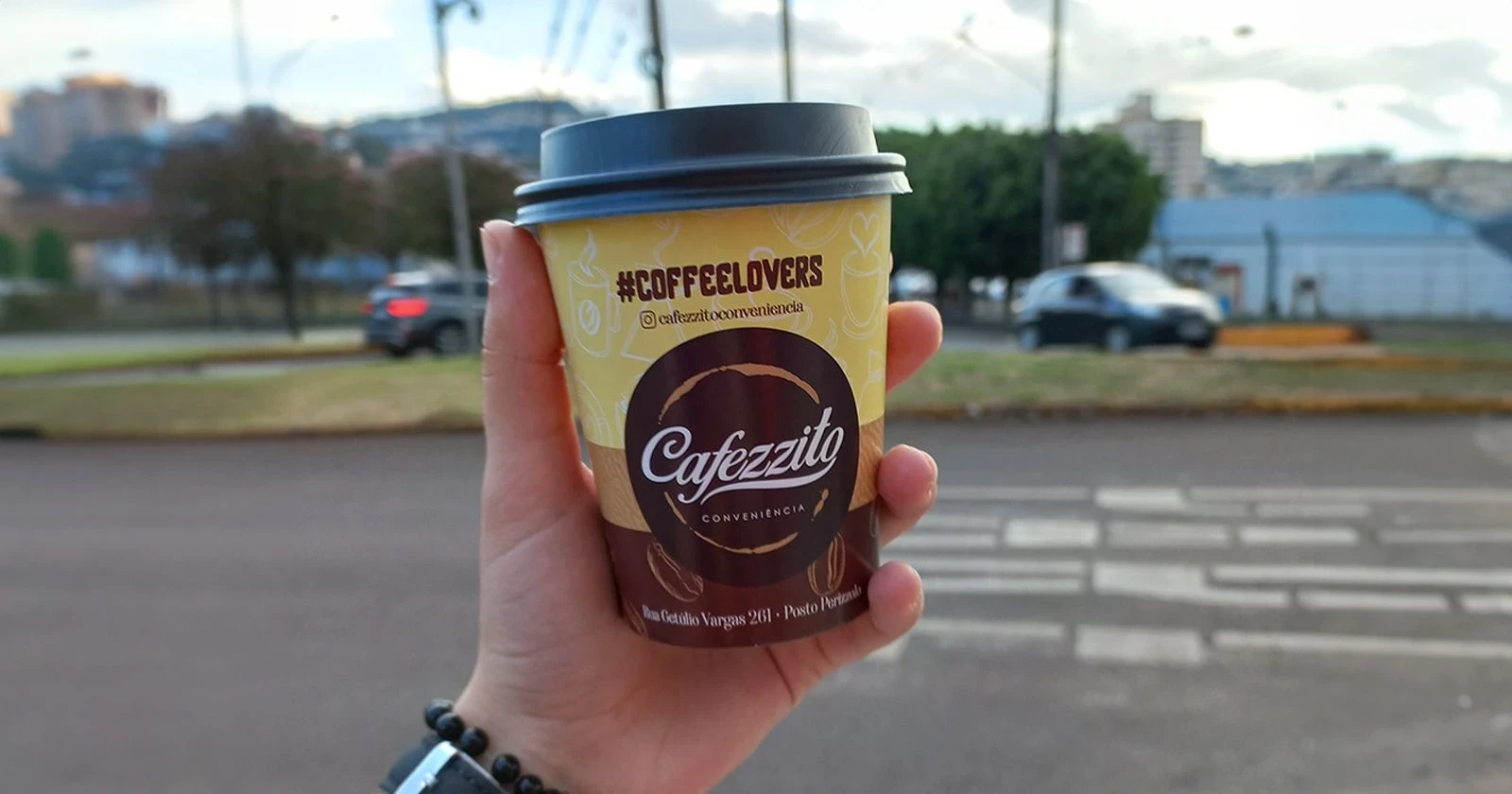 Transforme a experiência do seu cliente com o copo de café com tampa da Box.Be